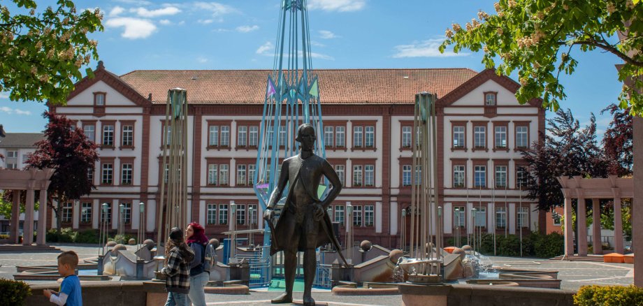 Blick auf das Rathaus am Exerzierplatz